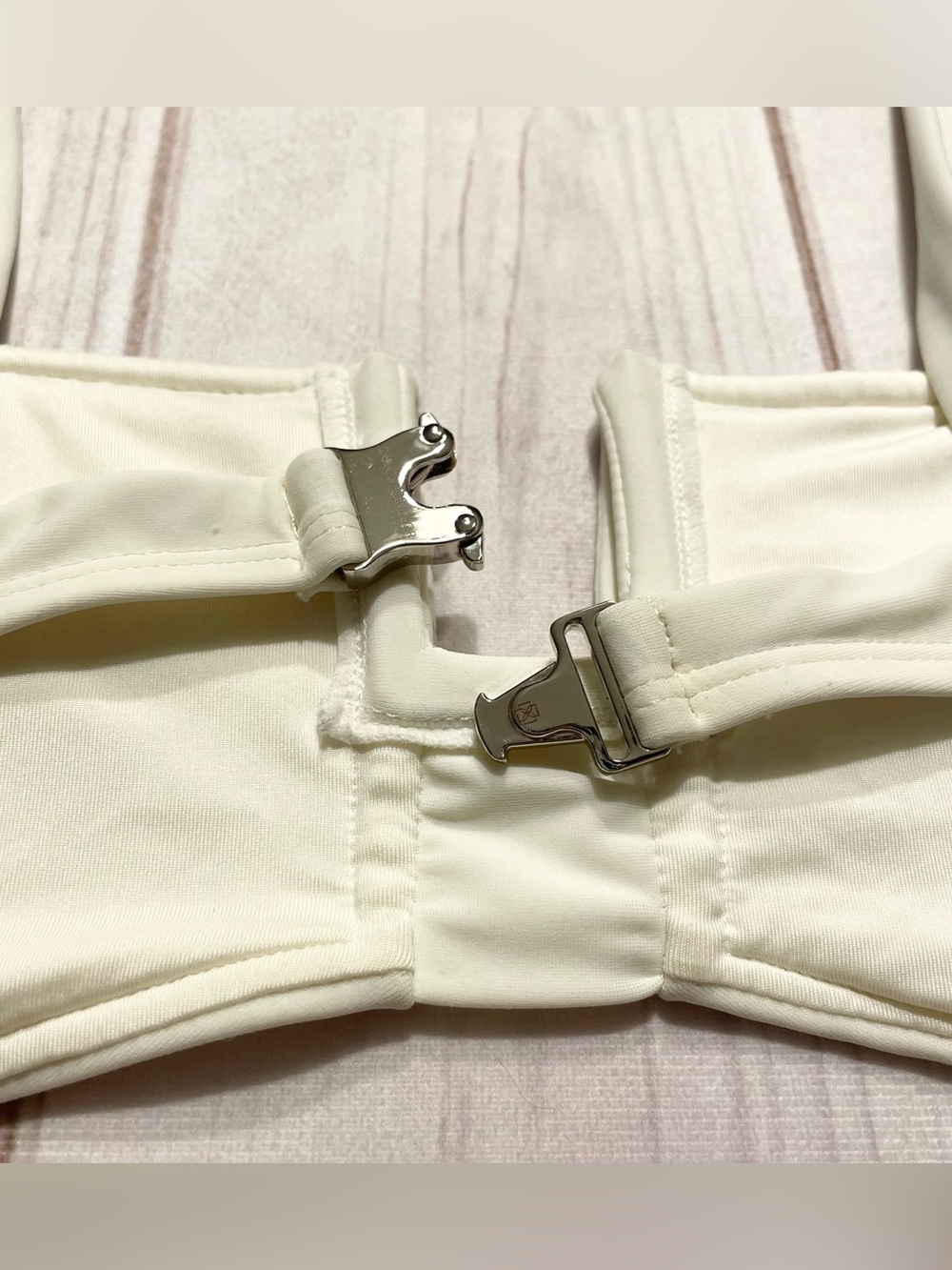 Devon Windsor Bikini Top Women’s M White Cream Faux Front Pocket Swim Designer - Picture 7 of 10